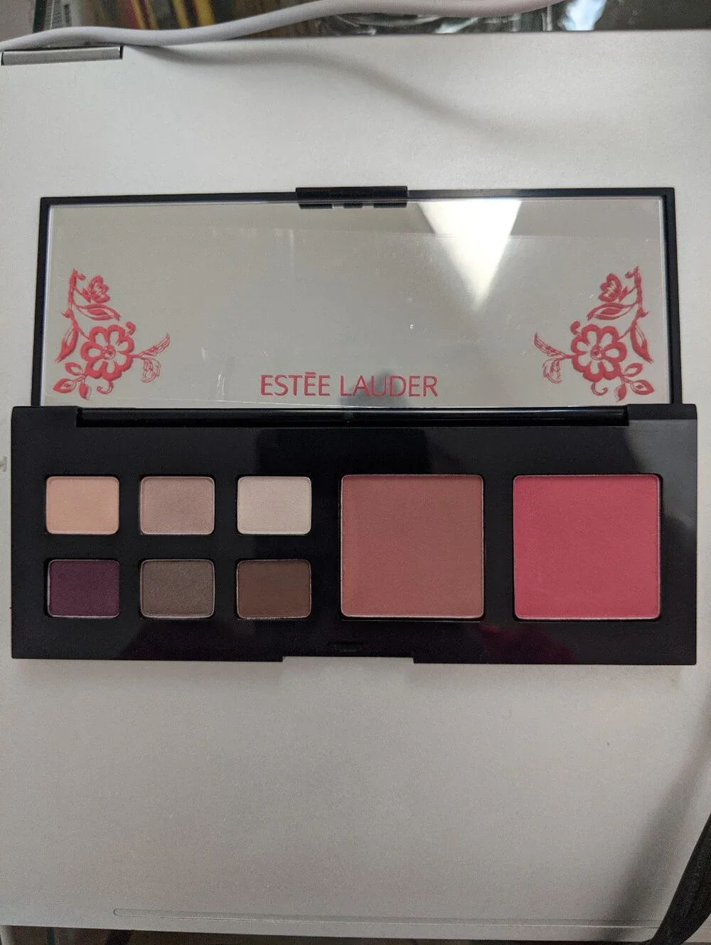 ESTEE LAUDER Neutral & Pink Eyeshadow and Blush Palette